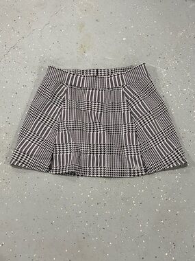 ALO Yoga Black & White Houndstooth Skirt